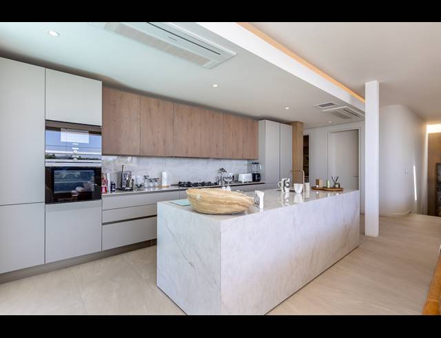 4 BEDROOM APARTMENT TO LET IN FRESNAYE